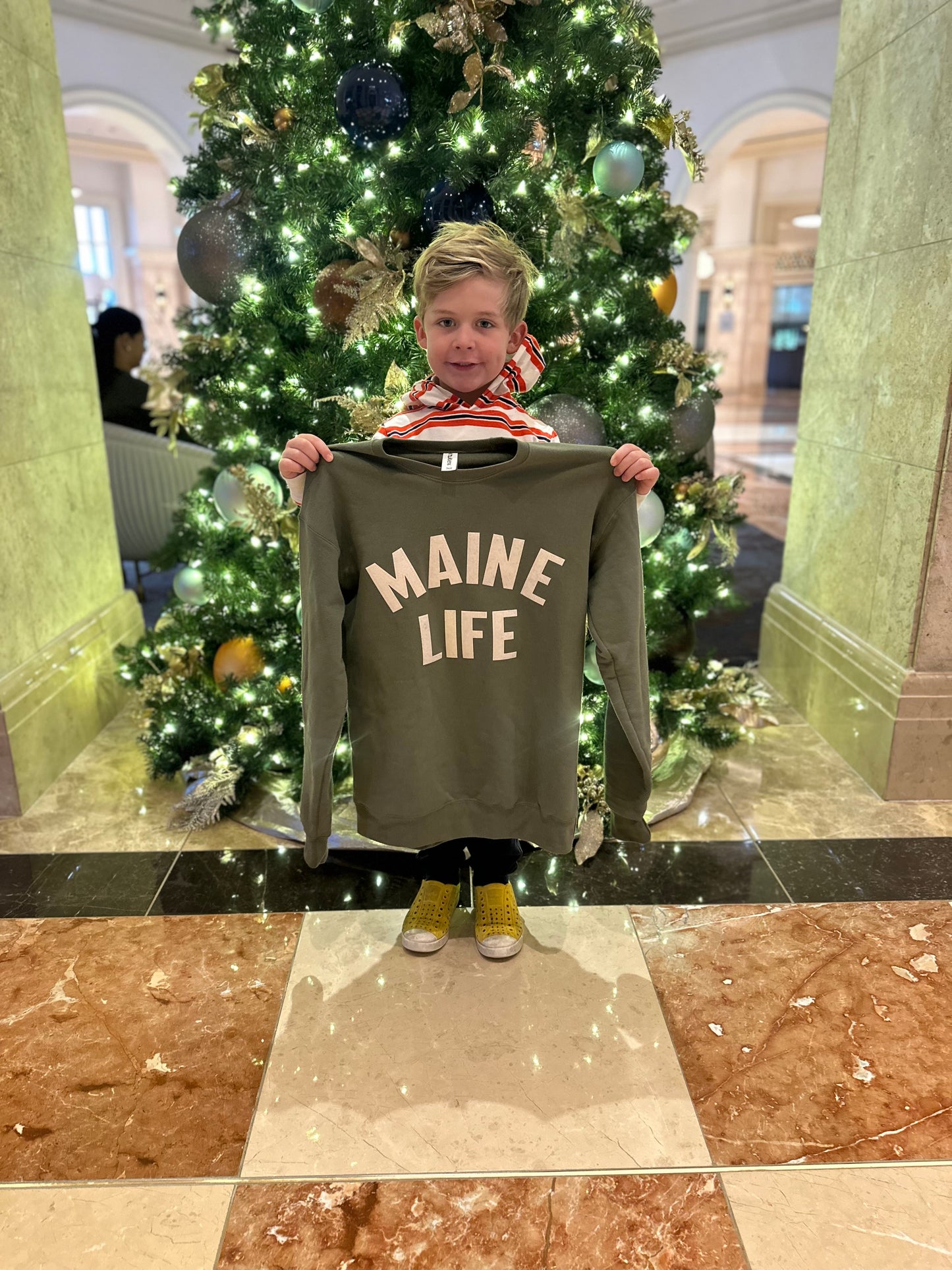 MAINE LIFE Adult Felt Crewneck Sweatshirt